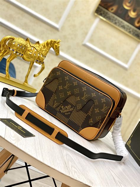 túi chéo louis vuitton nam|Louis Vuitton Việt Nam .